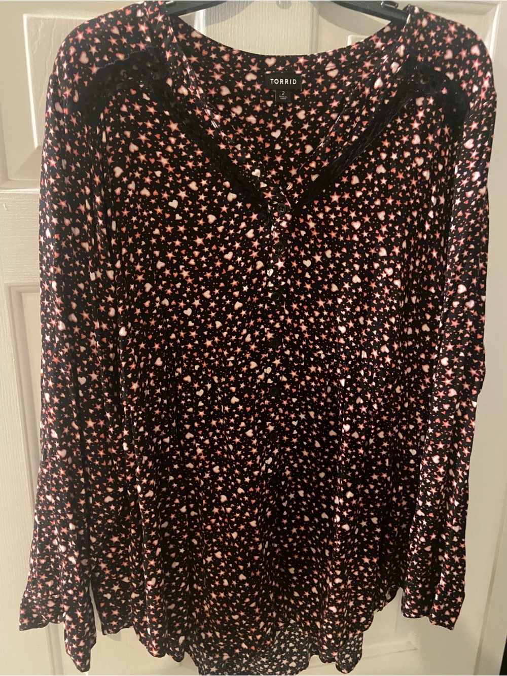 Torrid 2 2x Black Top with Pinkish Star & Dot Print and Lace Trim
